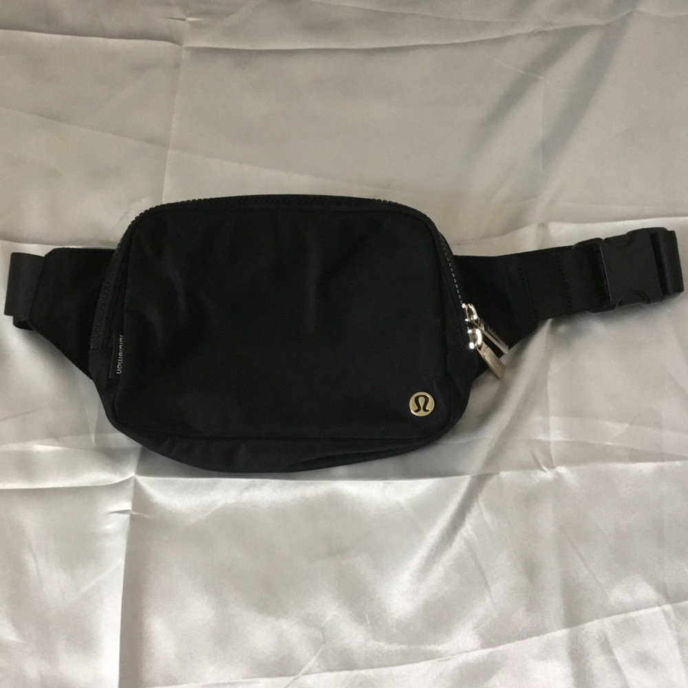Lululemon Black 2L Belt Bag with Gold Zipper